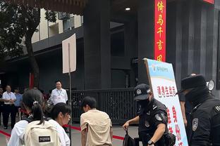 西蒙-胡珀本场吹停格拉利什单刀，此前吹罚曼联、利物浦引巨大争议